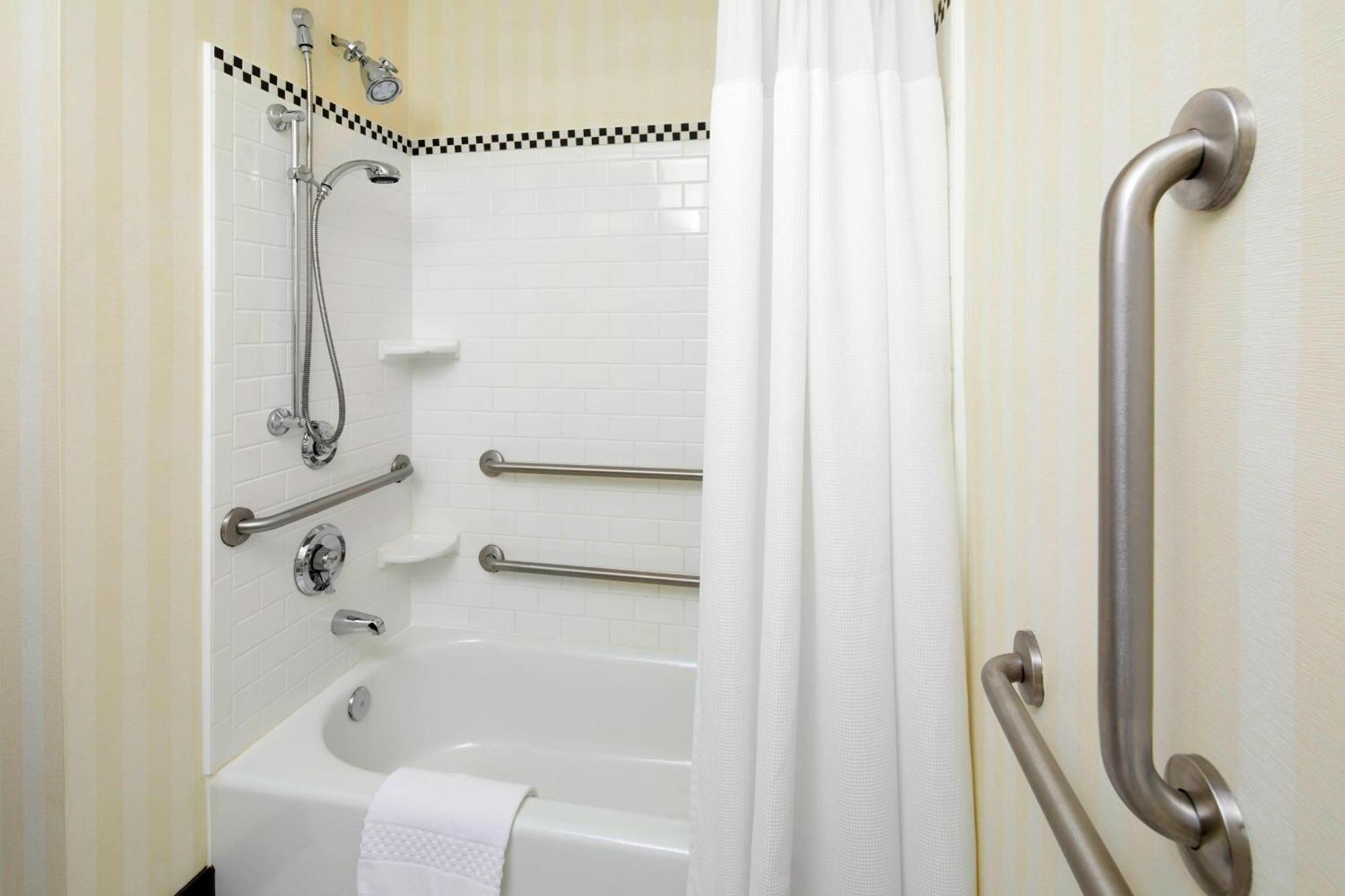 Fairfield Inn & Suites By Marriott Cumberland Esterno foto