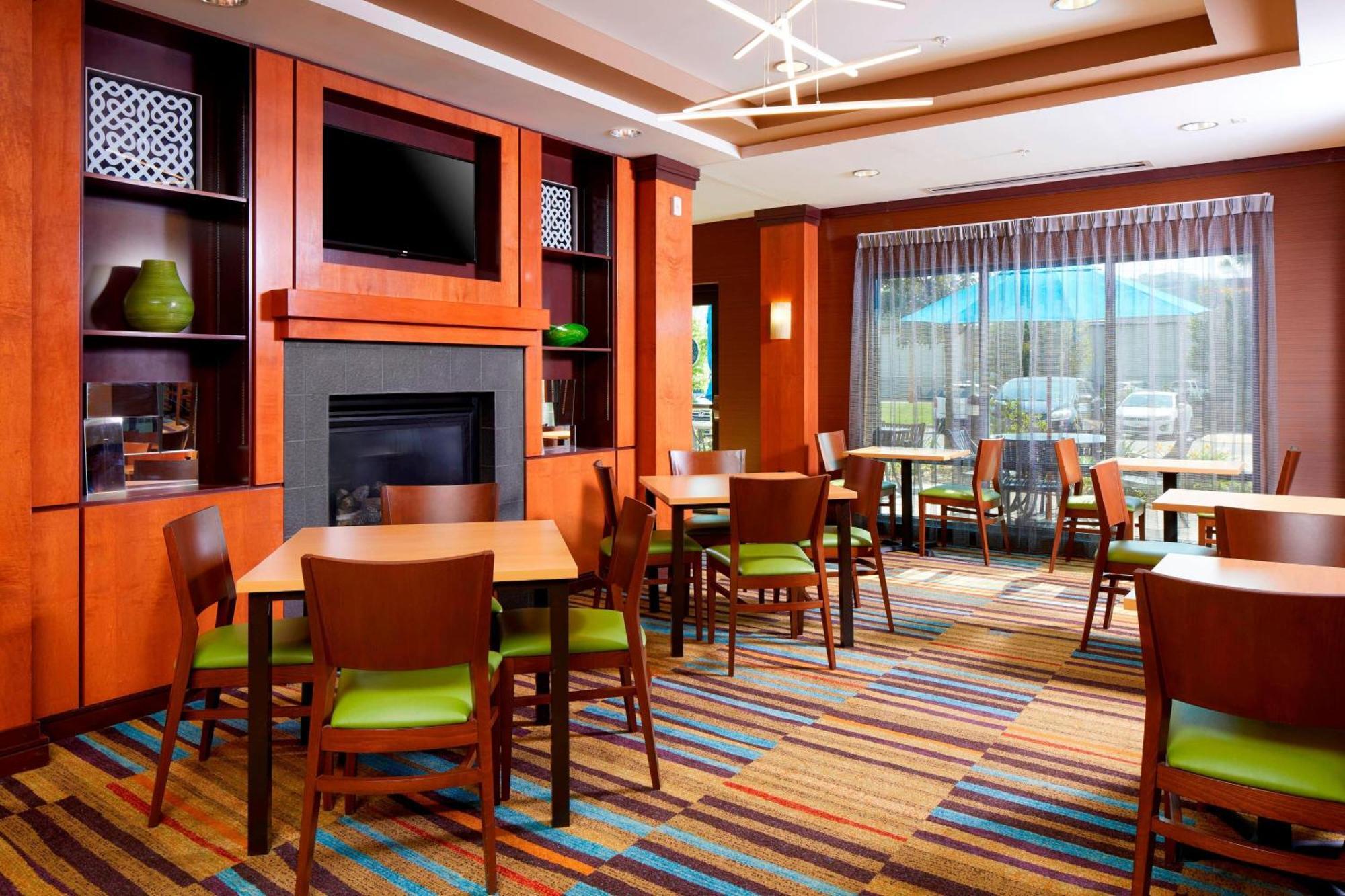 Fairfield Inn & Suites By Marriott Cumberland Esterno foto